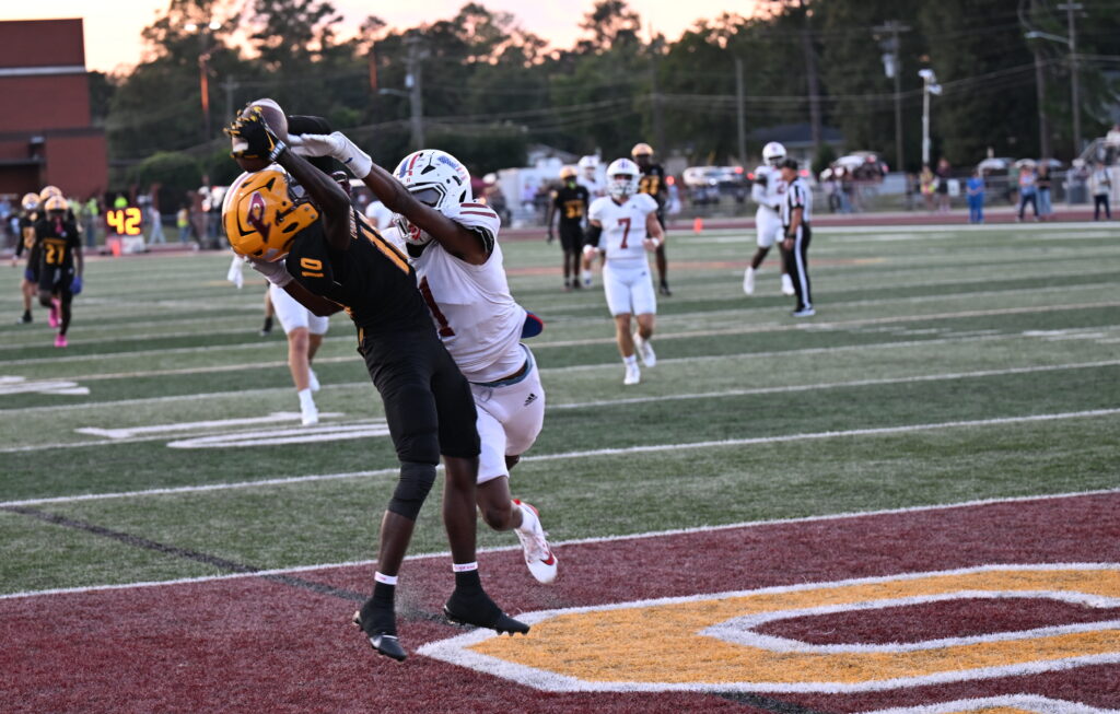 Dakari Fedler grabs a Ginn TD pass for the 1st score of the game